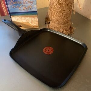 T-FAL, BLACK  heat mastery nonstick square griddle or fry pan. 10 X 11 inches.